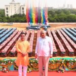 દિવાળી ફેશન ૨૦૨૫: મહિલાઓ અને પુરુષો માટે પરંપરાગતતા અને આધુનિકતાનું ફ્યુઝન ટ્રેન્ડ