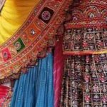 નવરાત્રીનો રંગીન થનગનાટ : વડોદરાના બજારોમાં ગ્રાહકોની ભારે ભીડ, અજરખ પ્રિન્ટ અને V-નેક કુર્તા બન્યા ફર્સ્ટ ચોઈસ!